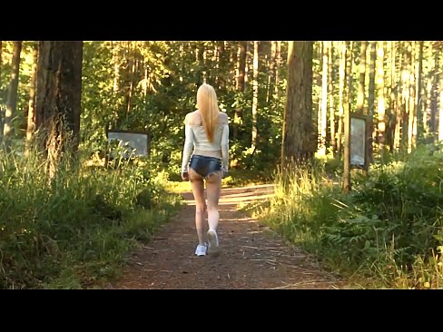 ❤️ Smuk kvinde bevæger sig langsomt, ikke nøgen video Super porno at da.mouthporn.ru